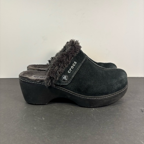 Crocs Black Suede Faux Fur Lined Platform Clogs Mules Women’s 7 - Picture 2 of 7